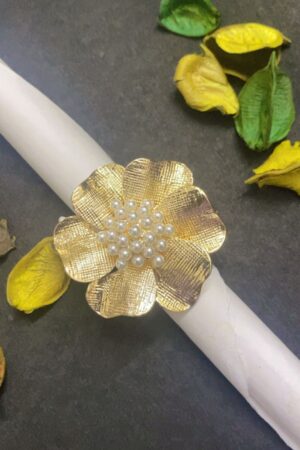 Flower with pearls Ring