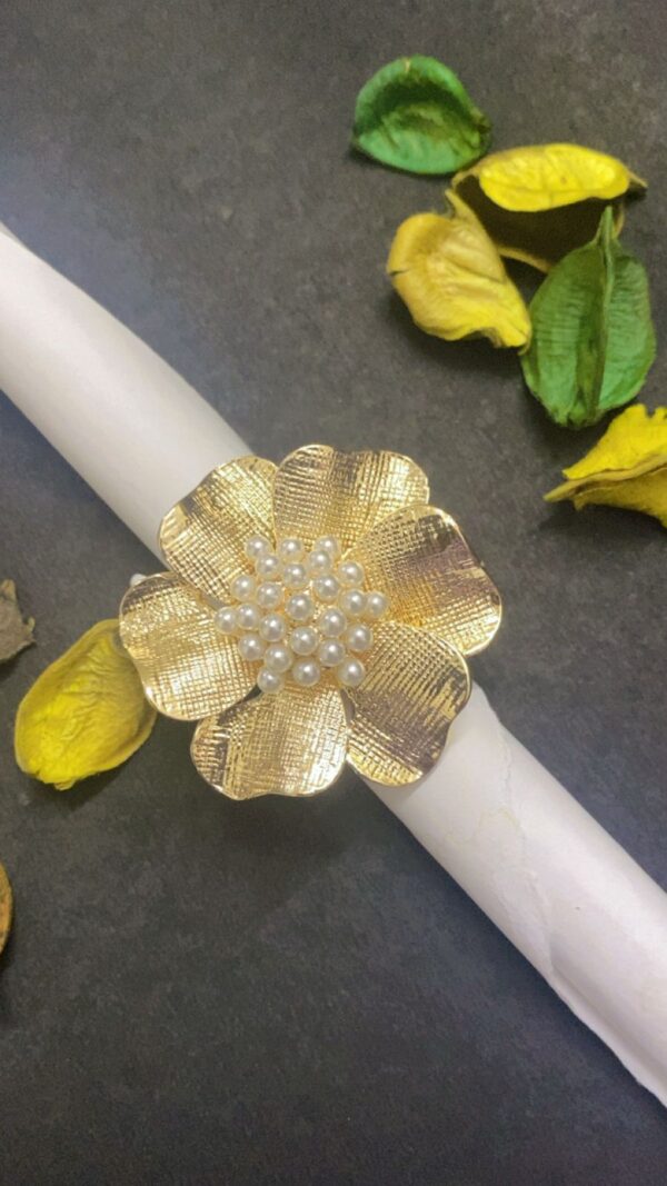 Flower with pearls Ring