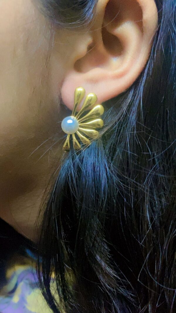 Anti Tarnish Semi Flower With Pearl