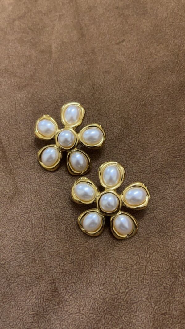 Flower Pearl Earrings